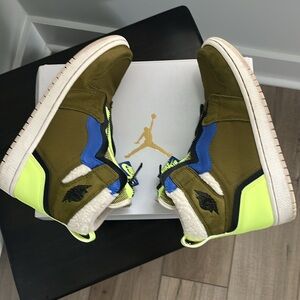 Like new- WOMANS AIR JORDAN 1 HIGH ZIP UP